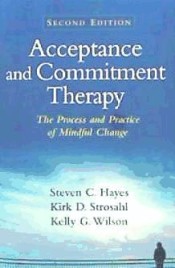 Acceptance and Commitment Therapy: The Process and Practice of Mindful Change de GUILFORD PUBN