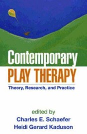 Contemporary Play Therapy de Guilford Press