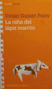 La niña del lapíz marrón